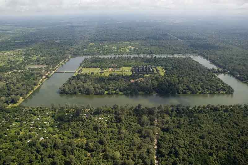 Die Erde ist ein Viereck - so wie Angkor Wat.